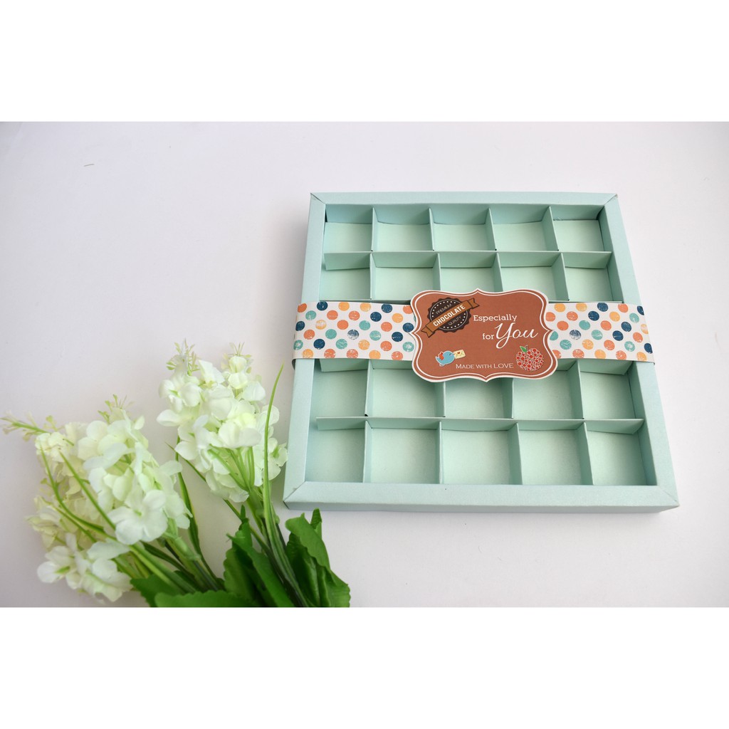 Box mika coklat/praline isi 25 sabuk polka