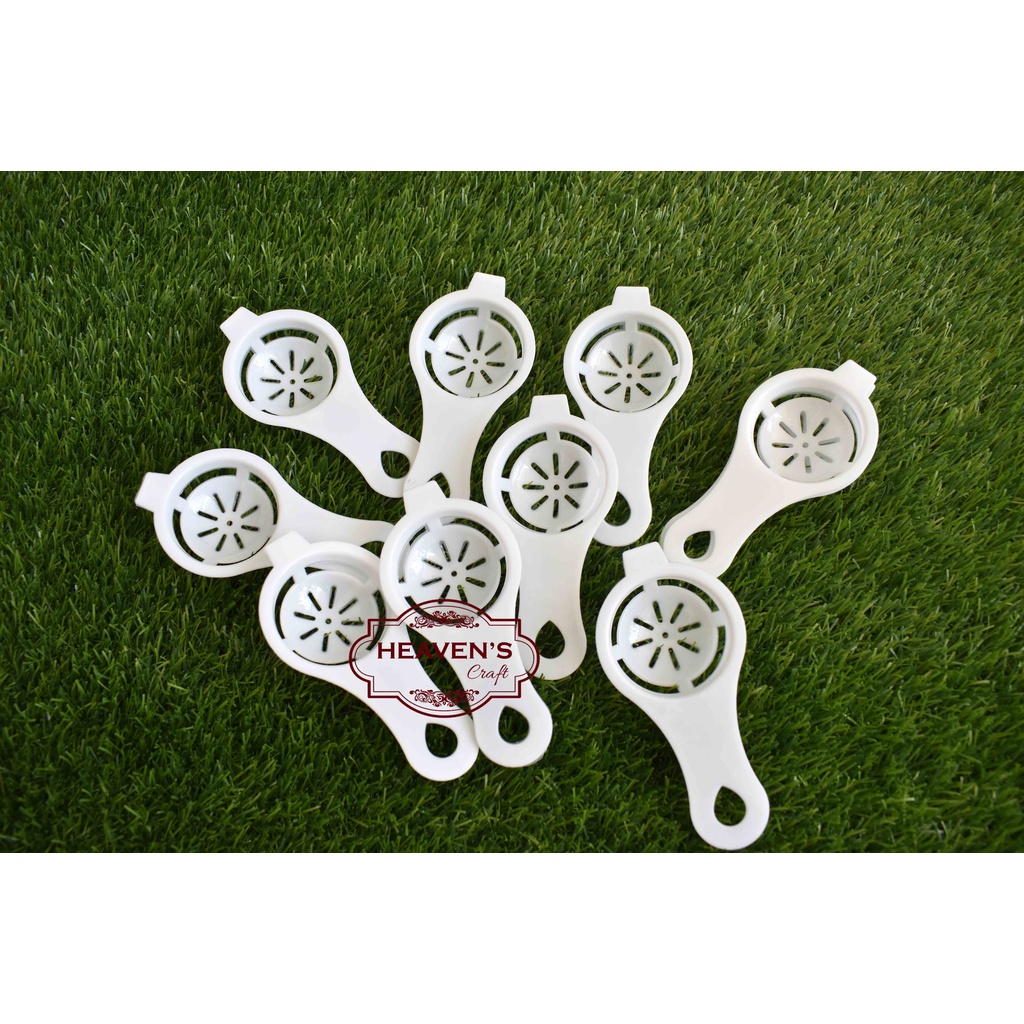 Sendok pemisah putih kuning telur (egg white separator)