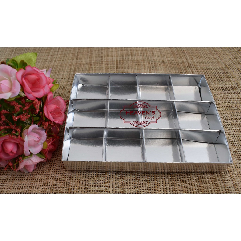 Box mika coklat/praline isi 12 gold & silver