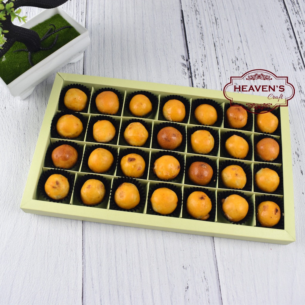 Box mika coklat/praline isi 28